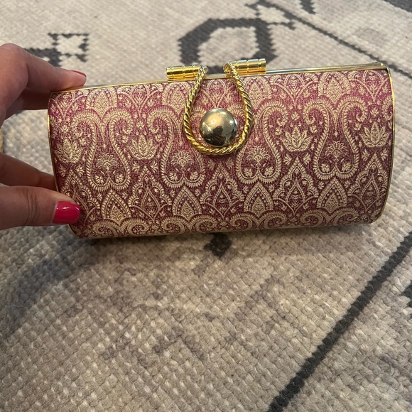 Clutches. Selling 3 clutches (Indian silk). - Picture 6 of 9